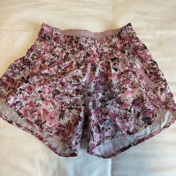 Lululemon Tracker Short V Blossom Spritz Multi Pink Floral - Picture 2 of 3
